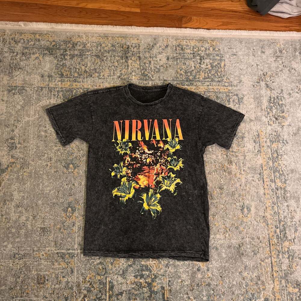 Nirvana Unplugged in New York Band Graphic T-Shirt
